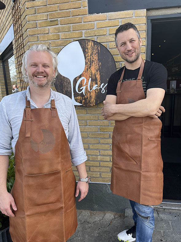 Bjørn Eyde (tv.) og Daniel Dyhr Sørensen byder velkommen til Glass.