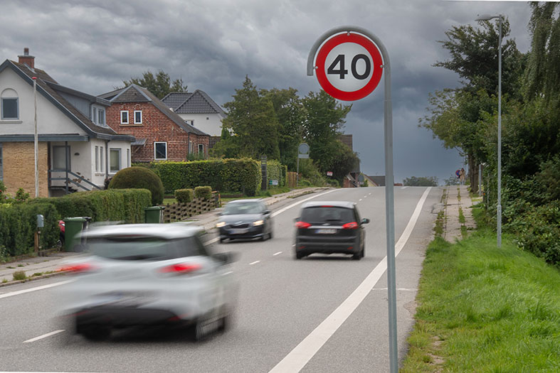 Billedet er taget omkring Møllesvinget, hvor en borger vurderer, at syv ud af ti bilister overser de nye 40 km. skilte.