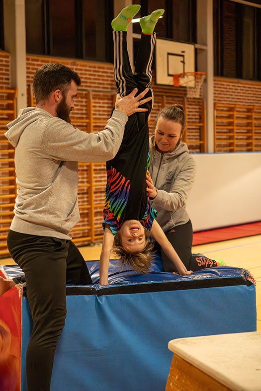 Trænerne har været på kursus og er blevet introduceret til de gymnastiske øvelser