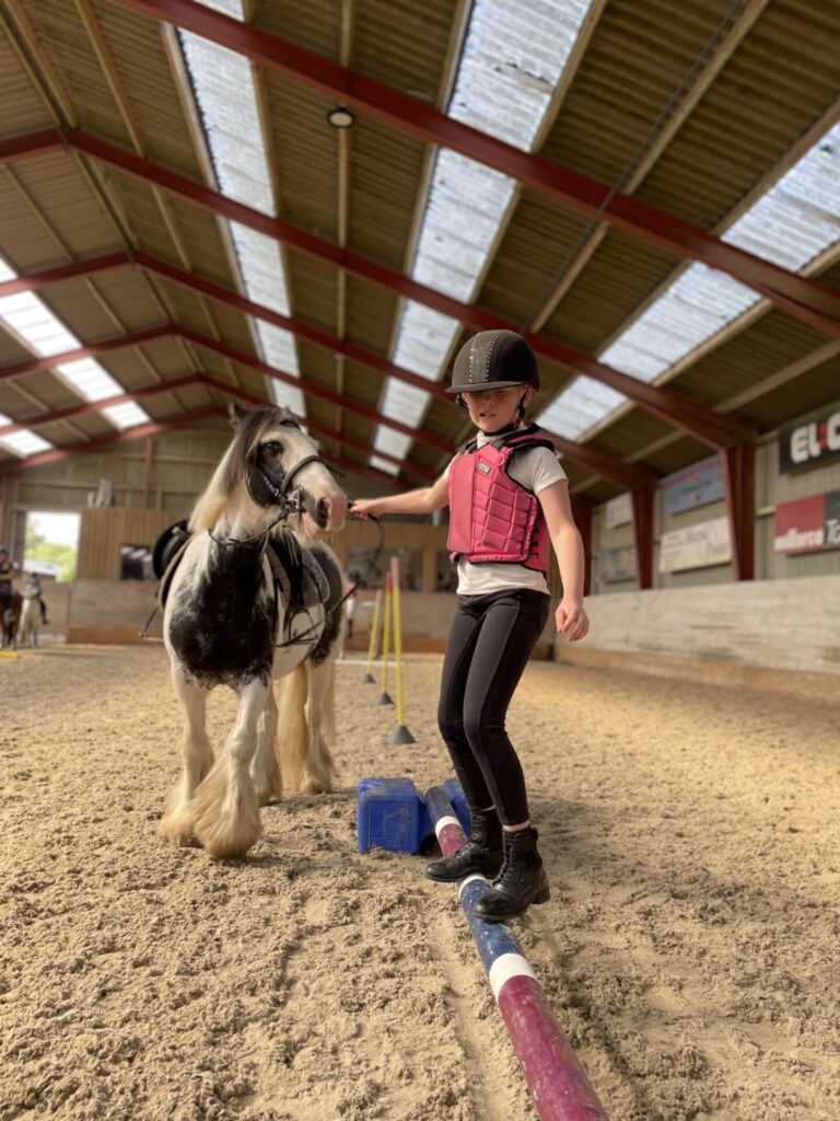 Koncentrationen var stor, da klubbens heste og ryttere dystede i ponygames.