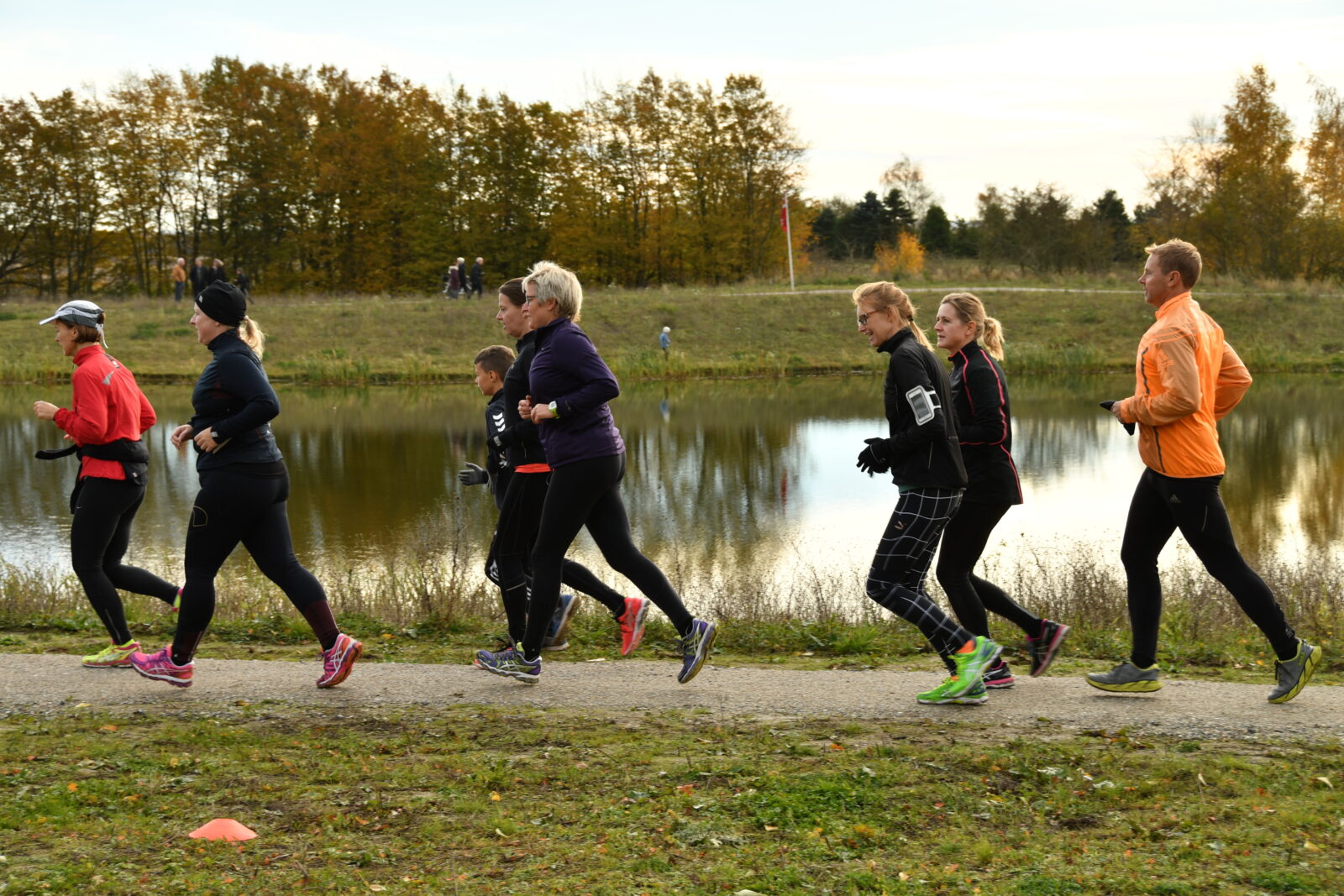 Hvis stien rundt om søen bliver retableret, og der kommer en folkeskov med et stiforløb, bliver det gode tider for fodgængere og motionister. (foto fra indvielsen af søen i 2016, Thomas Nykrog)