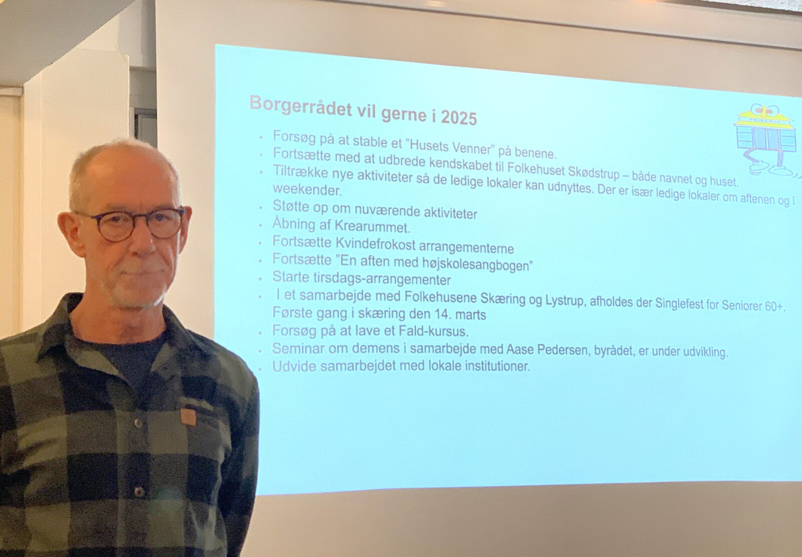 Borgerrådet – her formanden Per Justesen – har mange ideer til, hvad der kan foregå i Folkehuset. Men der skal også nogle til at løfte opgaven. (foto Birger Agergaard)