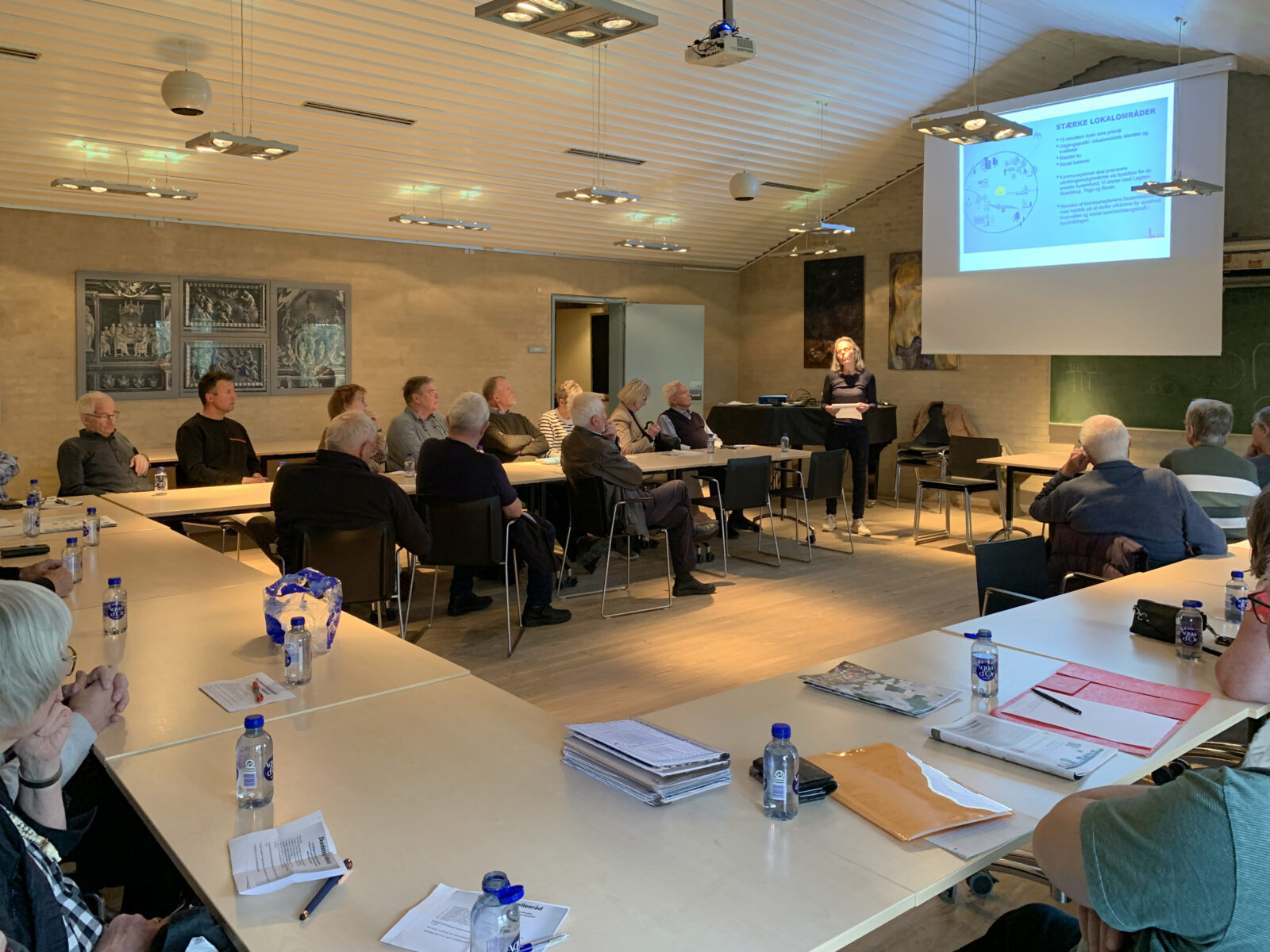 Omkring 30 havde fundet vej til Sognegården, hvor repræsentantskabsmødet blev holdt.