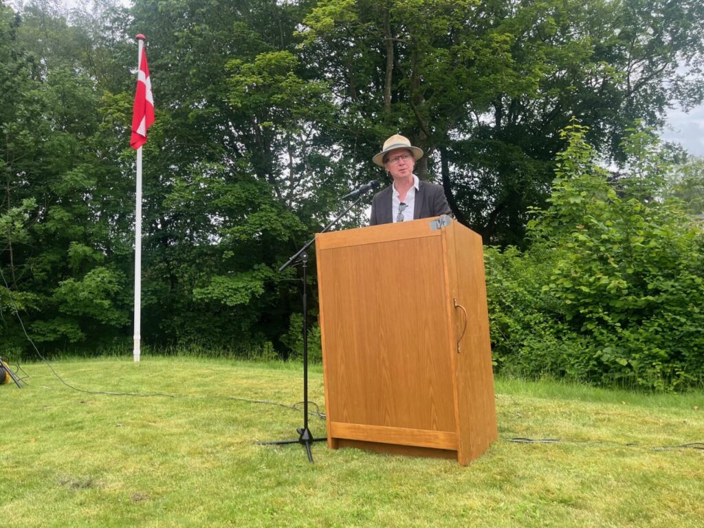 Pastoren byder velkommen til Grundlovsfest 2025