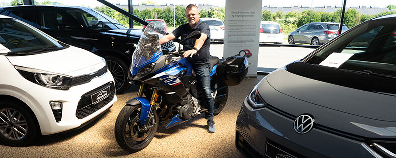 Henrik Høgh glæder sig til at få mere tid til at køre på sin BMW F900 motorcykel.