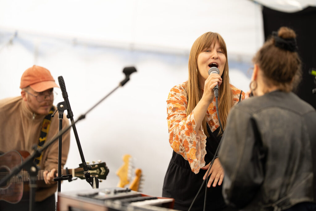 250830 Under blodboegen 05 Hedder de mon Floedebollemaskine 1