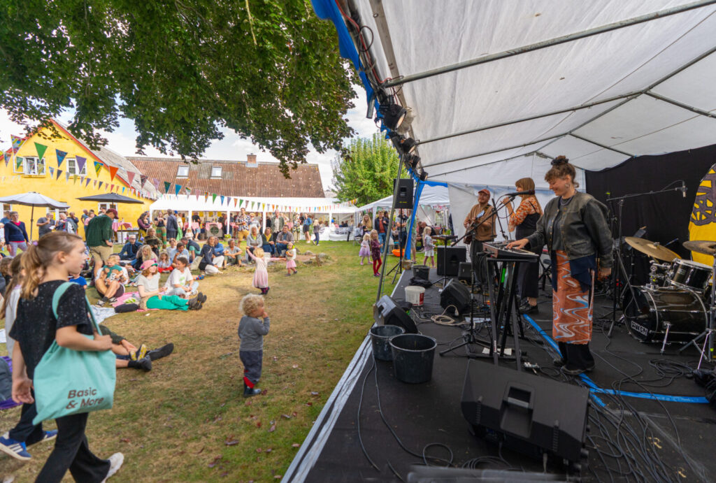 250830 Under blodboegen 06 Hedder de mon Floedebollemaskine 1