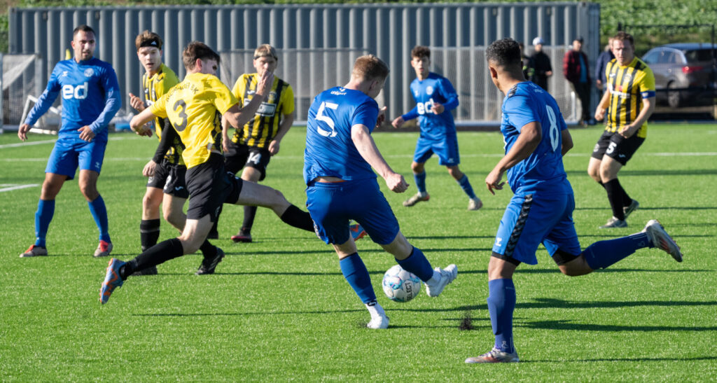 Der blev spillet til (Skødstrup i blåt), men dommeren fik næsten ikke brug for sin fløjte.