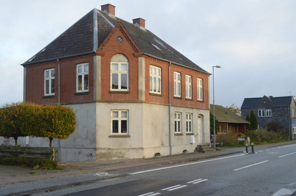 Ølhandler Ejnar Andersens hus står der stadig. Vejnavnet Ceresvej anes til højre i billedet.