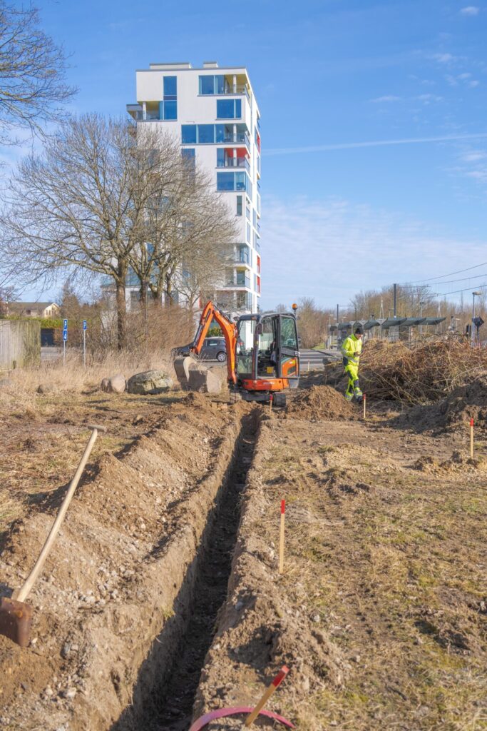 260320 Minipark ved Netto kabler til stibelynng graves ned 1